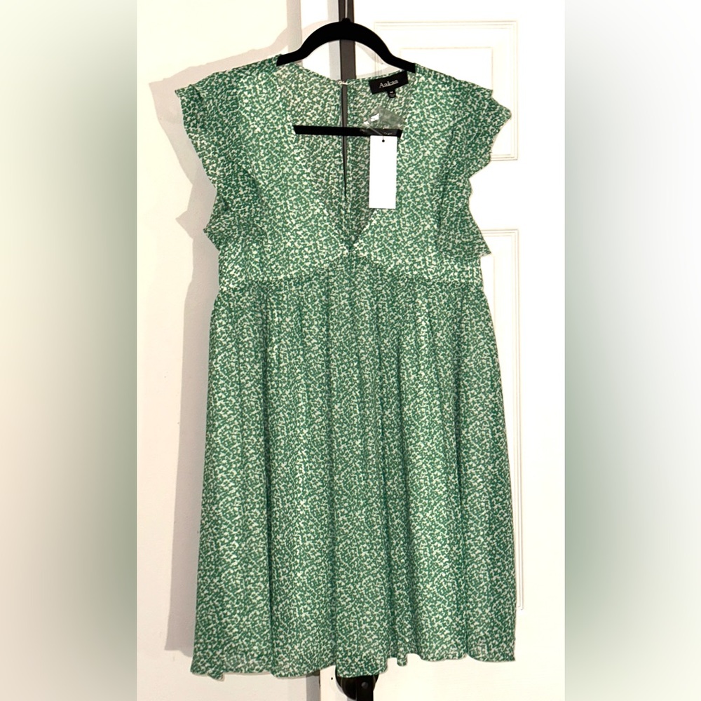 Aakaa Green Floral Babydoll Mini Dress Size medium  NWT